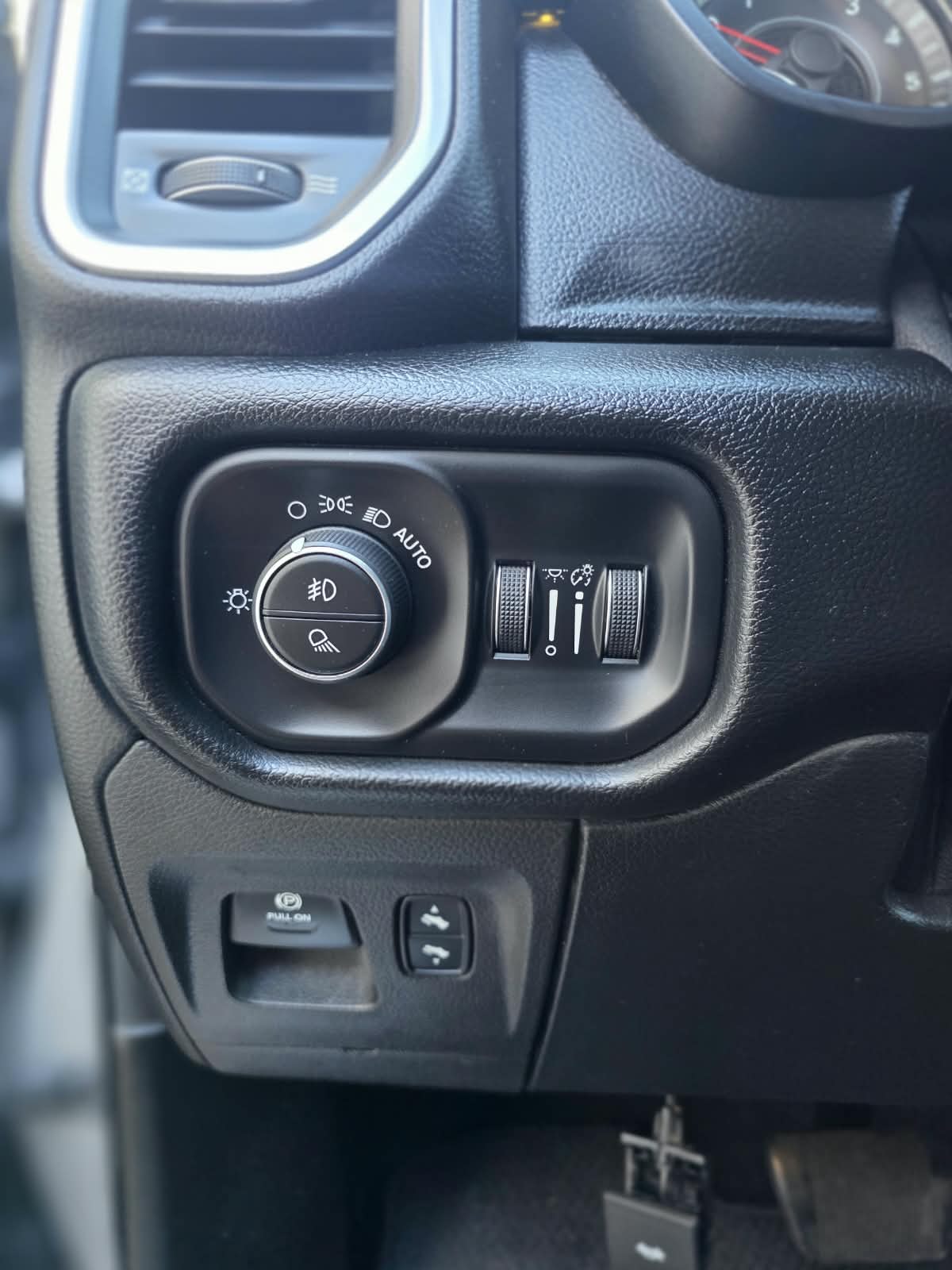 2019 RAM 1500 2WD CREW CAB 3.6 LARAMIE